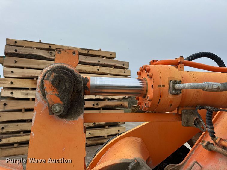 image for item DV1873 2005 Daewoo Mega 300V wheel loader