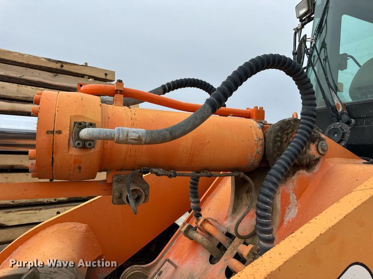 image for item DV1873 2005 Daewoo Mega 300V wheel loader