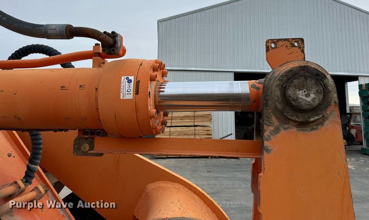 image for item DV1873 2005 Daewoo Mega 300V wheel loader