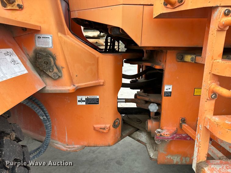 image for item DV1873 2005 Daewoo Mega 300V wheel loader