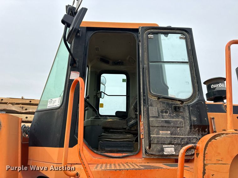 image for item DV1873 2005 Daewoo Mega 300V wheel loader