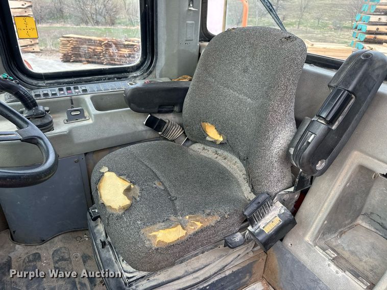 image for item DV1873 2005 Daewoo Mega 300V wheel loader