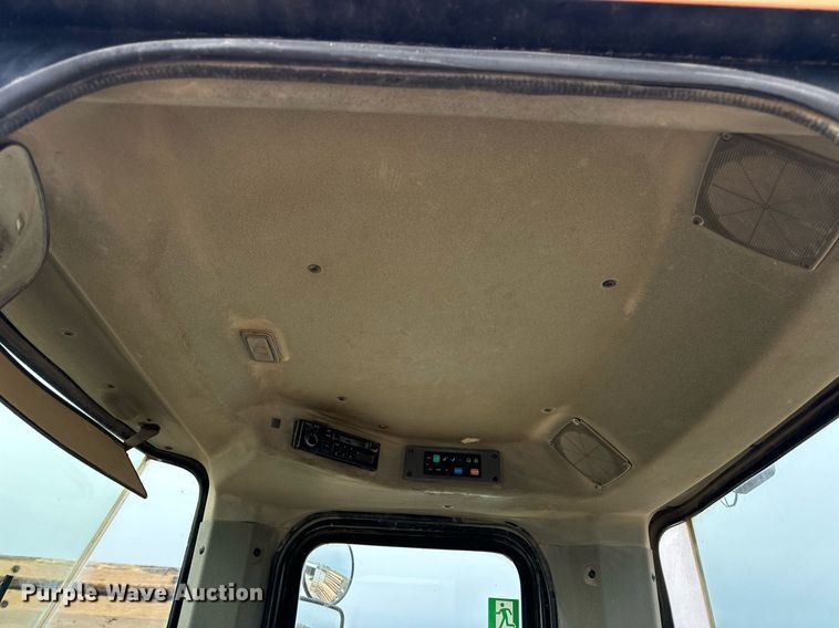 image for item DV1873 2005 Daewoo Mega 300V wheel loader