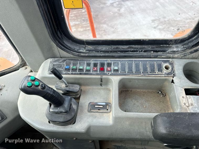 image for item DV1873 2005 Daewoo Mega 300V wheel loader