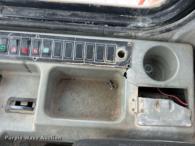 image for item DV1873 2005 Daewoo Mega 300V wheel loader