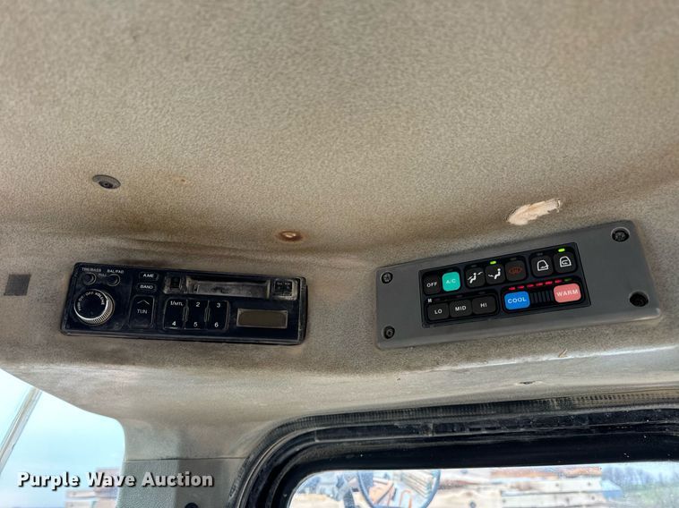 image for item DV1873 2005 Daewoo Mega 300V wheel loader