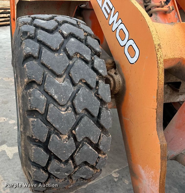 image for item DV1873 2005 Daewoo Mega 300V wheel loader