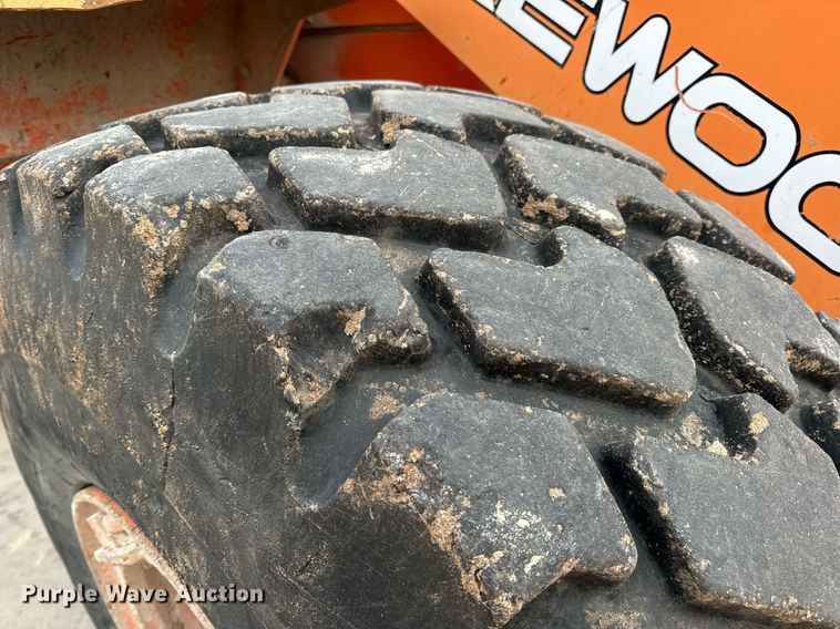 image for item DV1873 2005 Daewoo Mega 300V wheel loader