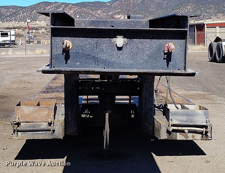 image for item DV6706 1982 Eager Beaver lowboy equipment trailer