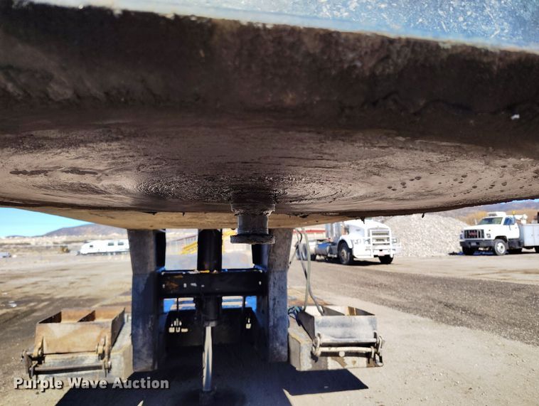 image for item DV6706 1982 Eager Beaver lowboy equipment trailer