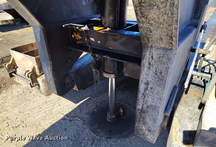 image for item DV6706 1982 Eager Beaver lowboy equipment trailer