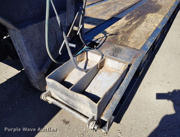 image for item DV6706 1982 Eager Beaver lowboy equipment trailer