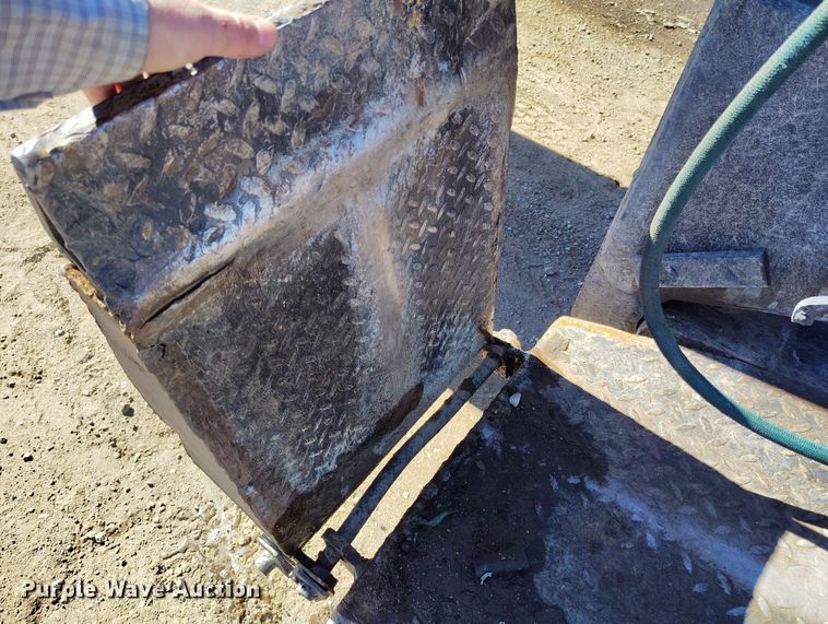 image for item DV6706 1982 Eager Beaver lowboy equipment trailer