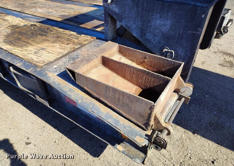image for item DV6706 1982 Eager Beaver lowboy equipment trailer