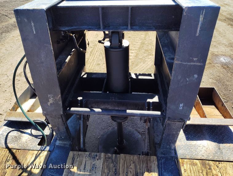 image for item DV6706 1982 Eager Beaver lowboy equipment trailer