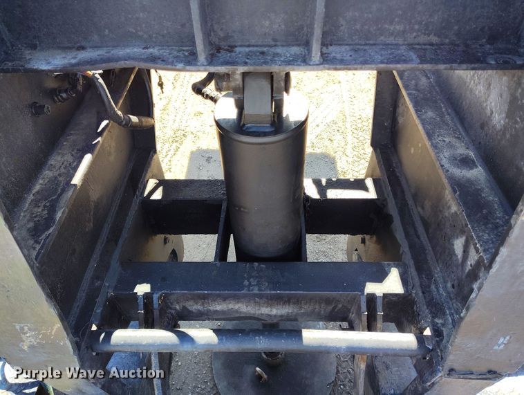 image for item DV6706 1982 Eager Beaver lowboy equipment trailer