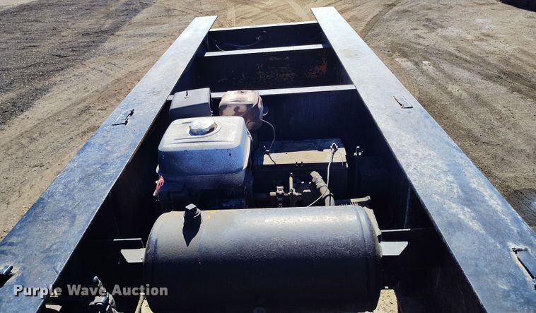 image for item DV6706 1982 Eager Beaver lowboy equipment trailer