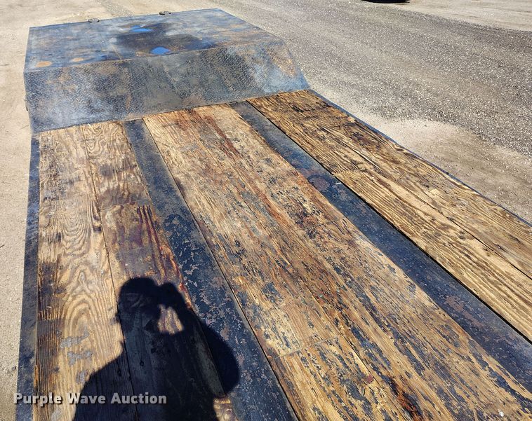 image for item DV6706 1982 Eager Beaver lowboy equipment trailer