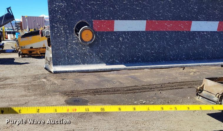 image for item DV6706 1982 Eager Beaver lowboy equipment trailer