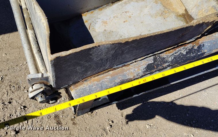 image for item DV6706 1982 Eager Beaver lowboy equipment trailer