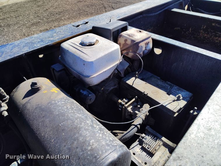 image for item DV6706 1982 Eager Beaver lowboy equipment trailer