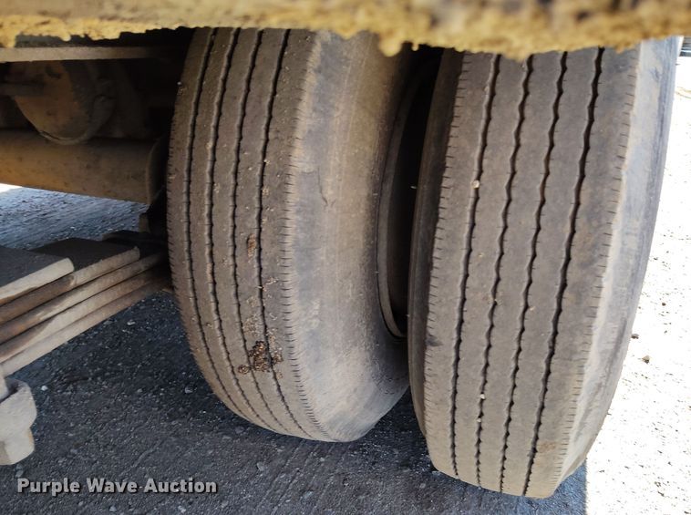 image for item DV6706 1982 Eager Beaver lowboy equipment trailer