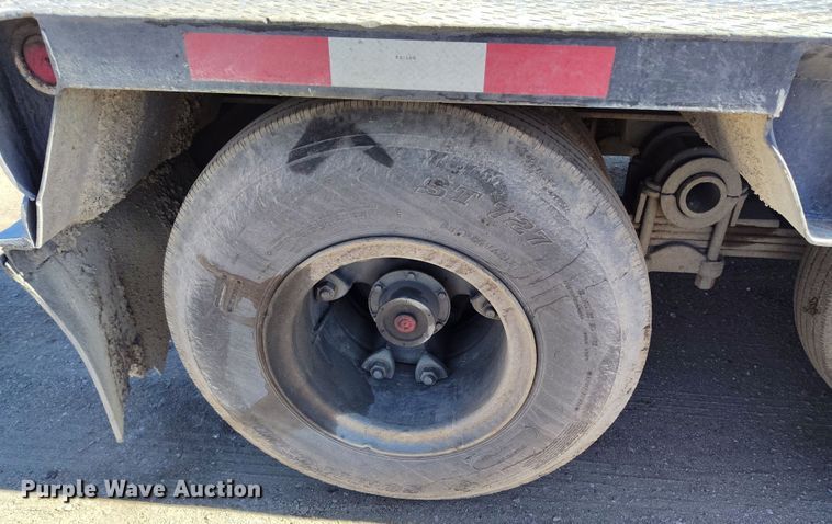 image for item DV6706 1982 Eager Beaver lowboy equipment trailer