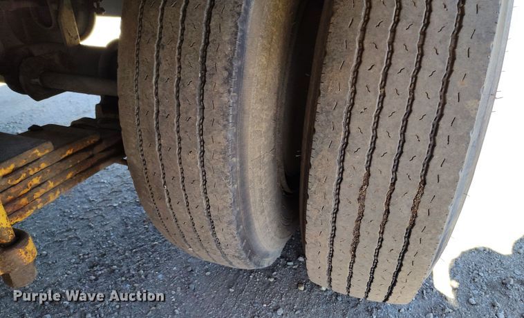 image for item DV6706 1982 Eager Beaver lowboy equipment trailer