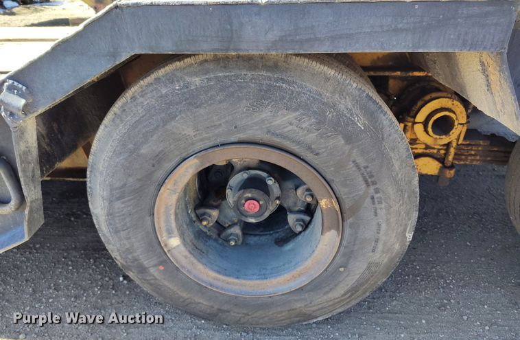 image for item DV6706 1982 Eager Beaver lowboy equipment trailer