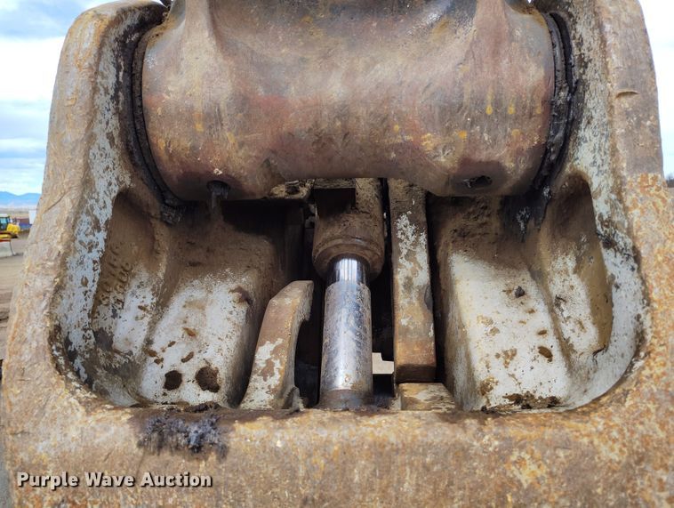 image for item DV6729 2018 John Deere 470G LC excavator