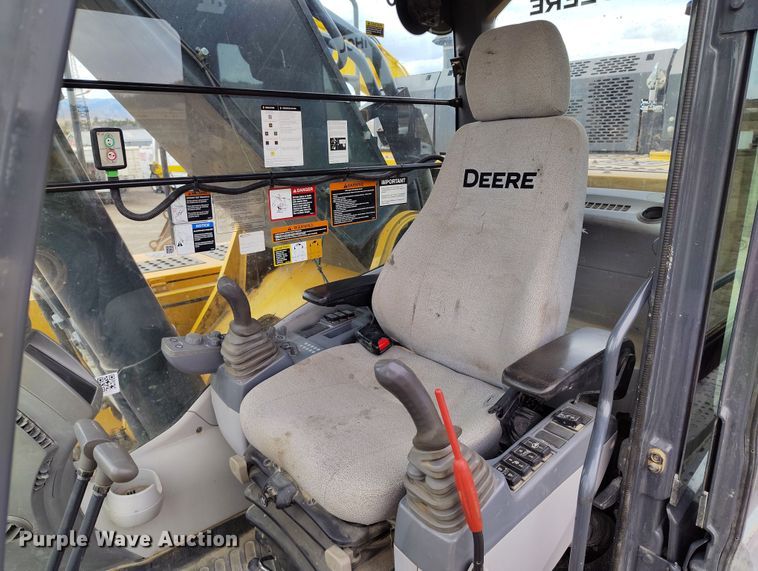 image for item DV6729 2018 John Deere 470G LC excavator