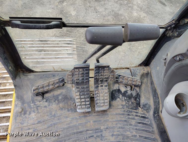 image for item DV6729 2018 John Deere 470G LC excavator