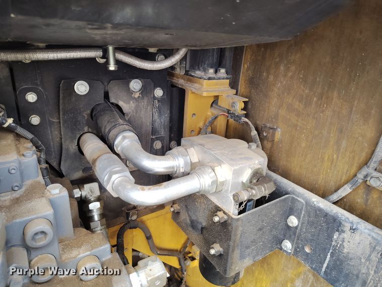 image for item DV6729 2018 John Deere 470G LC excavator