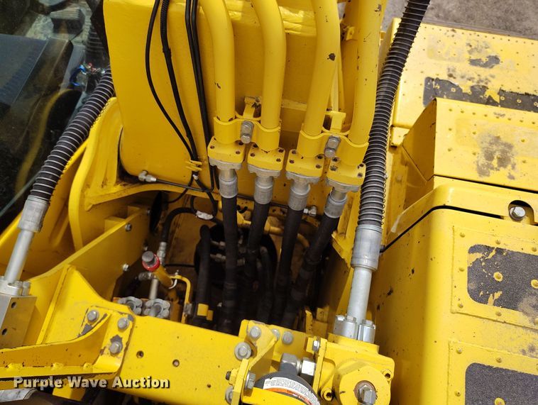 image for item DV6730 2018 Komatsu PC240LC-11 excavator