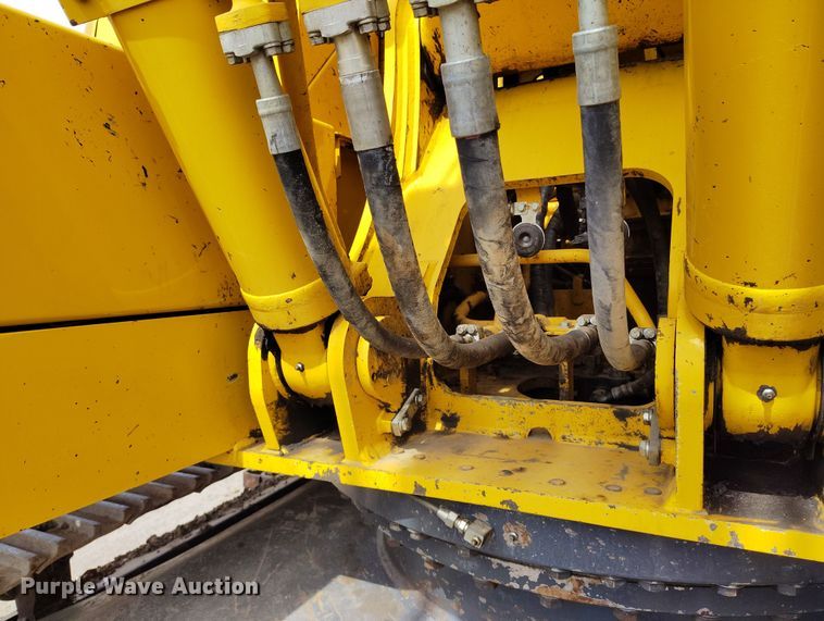 image for item DV6730 2018 Komatsu PC240LC-11 excavator