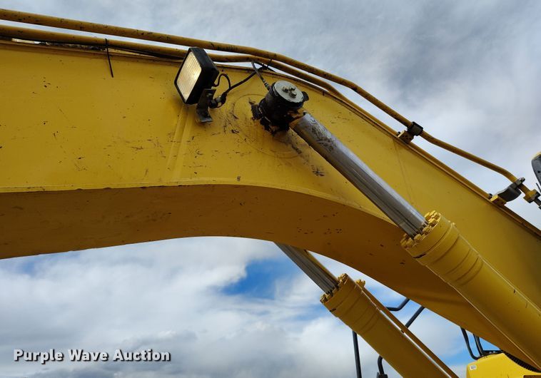 image for item DV6730 2018 Komatsu PC240LC-11 excavator