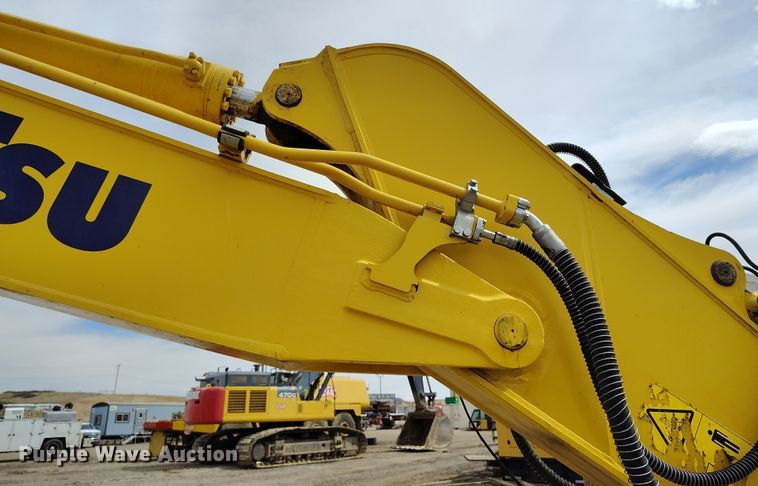 image for item DV6730 2018 Komatsu PC240LC-11 excavator