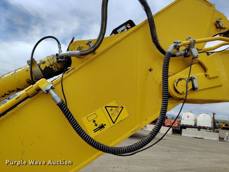 image for item DV6730 2018 Komatsu PC240LC-11 excavator