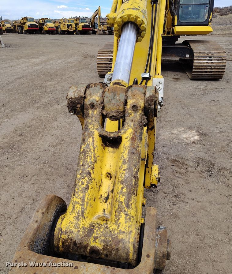 image for item DV6730 2018 Komatsu PC240LC-11 excavator