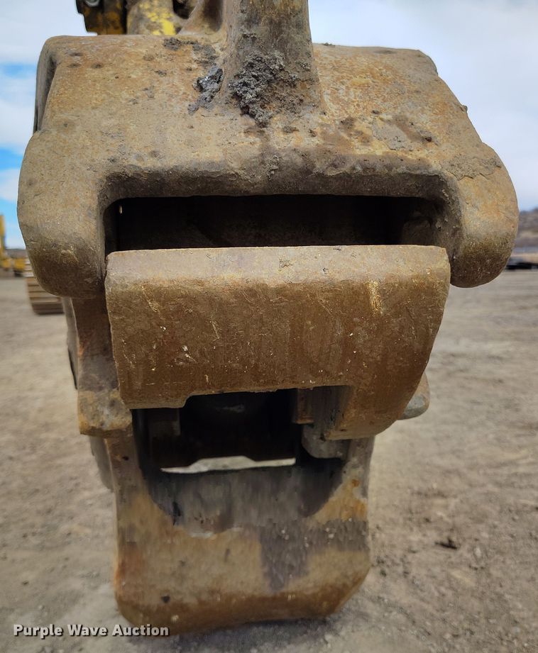 image for item DV6730 2018 Komatsu PC240LC-11 excavator