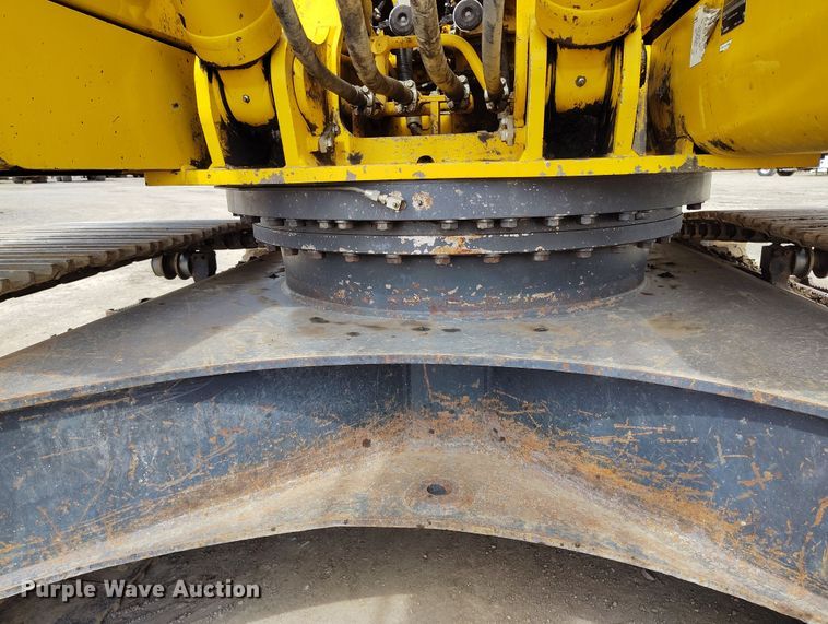image for item DV6730 2018 Komatsu PC240LC-11 excavator