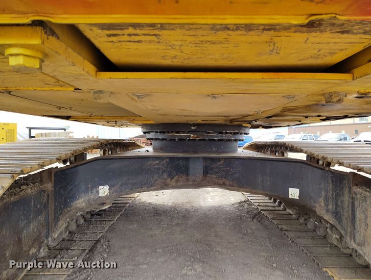 image for item DV6730 2018 Komatsu PC240LC-11 excavator