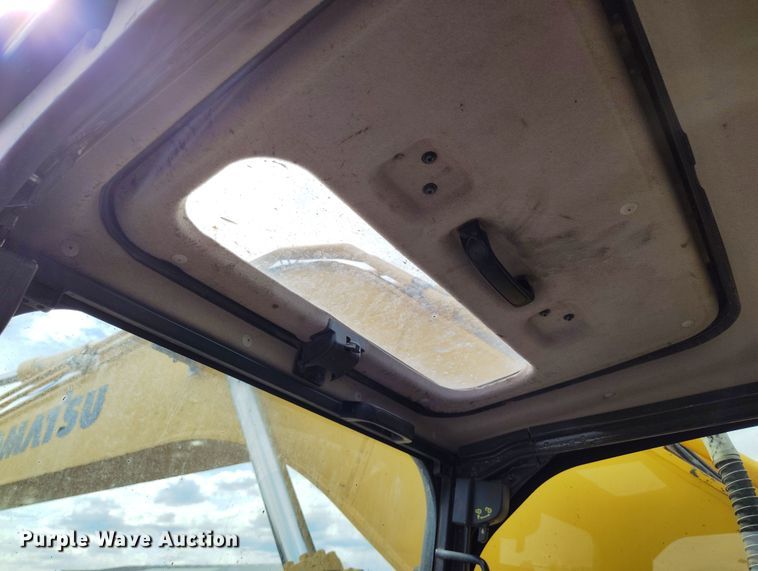 image for item DV6730 2018 Komatsu PC240LC-11 excavator