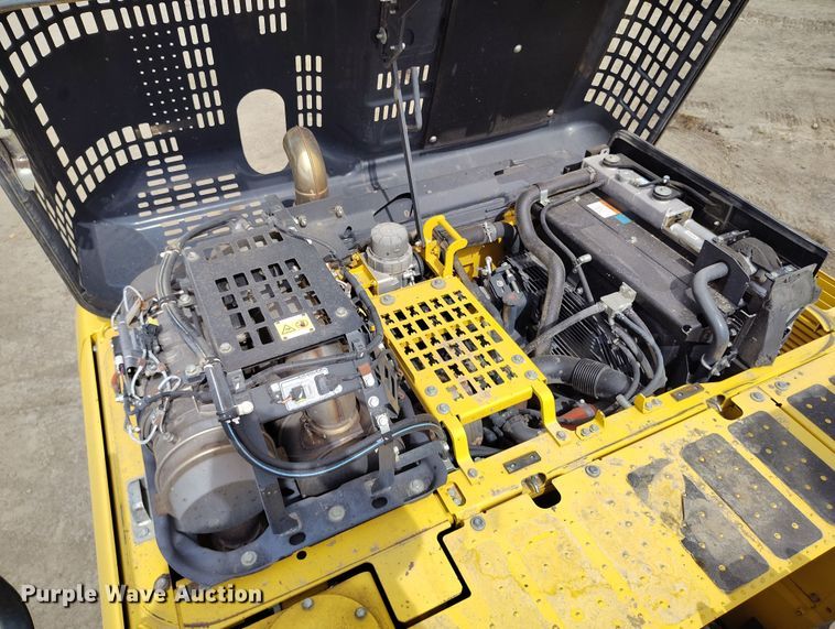 image for item DV6730 2018 Komatsu PC240LC-11 excavator