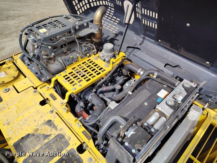 image for item DV6730 2018 Komatsu PC240LC-11 excavator