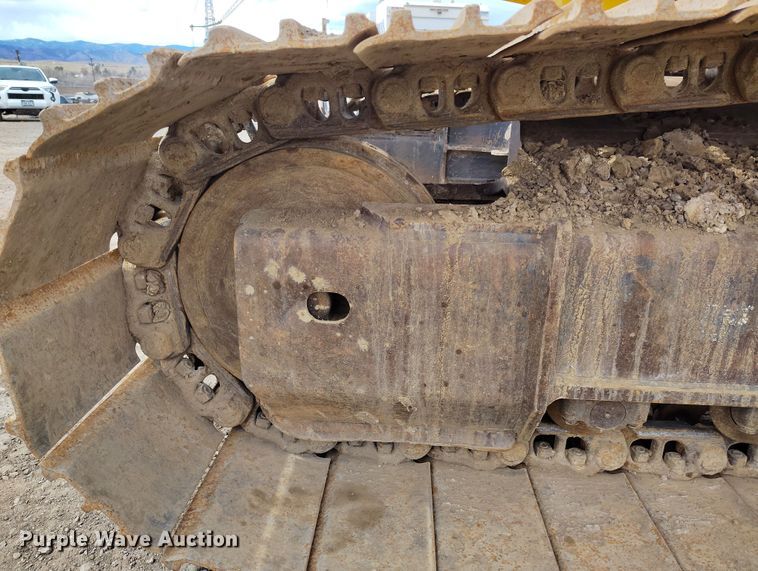 image for item DV6730 2018 Komatsu PC240LC-11 excavator
