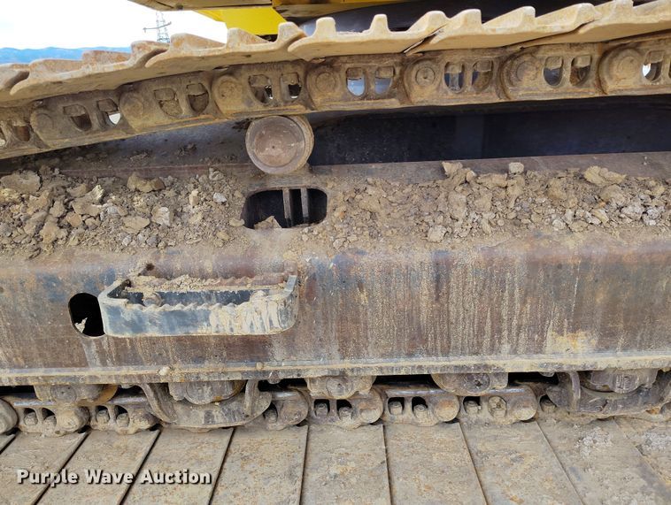 image for item DV6730 2018 Komatsu PC240LC-11 excavator