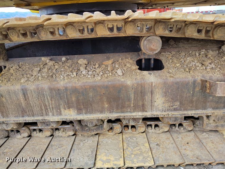 image for item DV6730 2018 Komatsu PC240LC-11 excavator