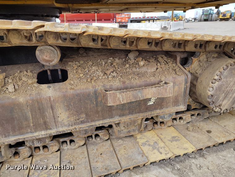 image for item DV6730 2018 Komatsu PC240LC-11 excavator