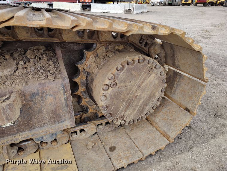 image for item DV6730 2018 Komatsu PC240LC-11 excavator